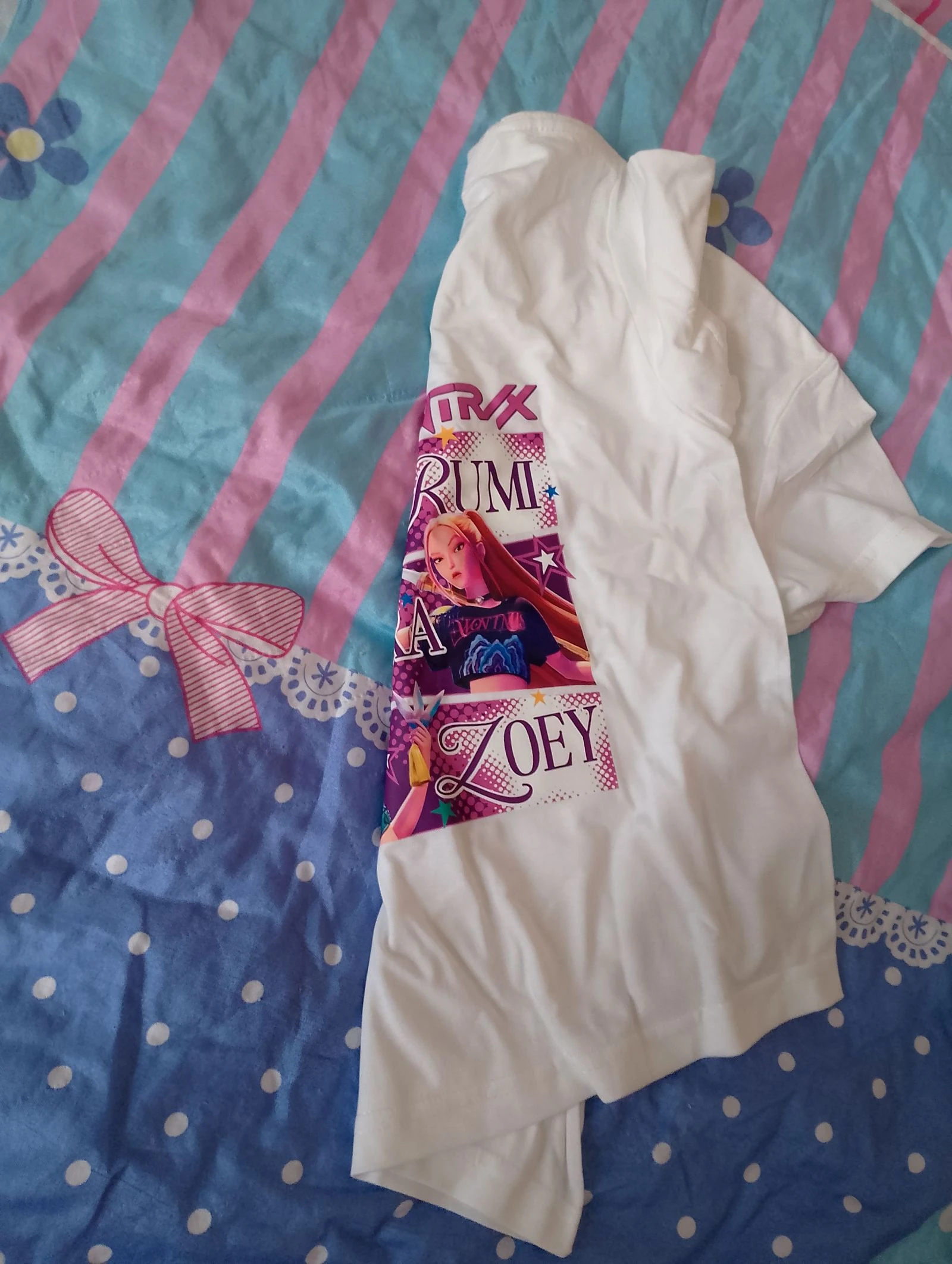 Camiseta infantil branca Huntrix estampada Kpop 6 - 8 anos nova – photo 2